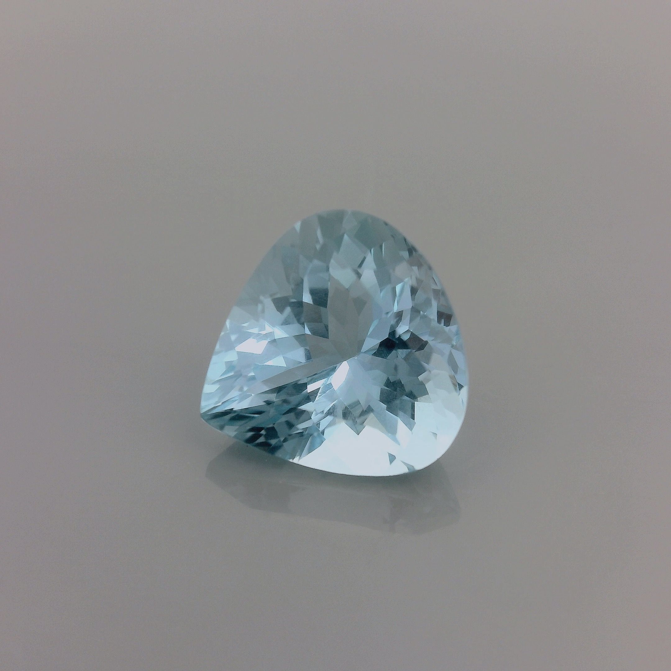 2.81 ct Pear Blue Natural Aquamarine