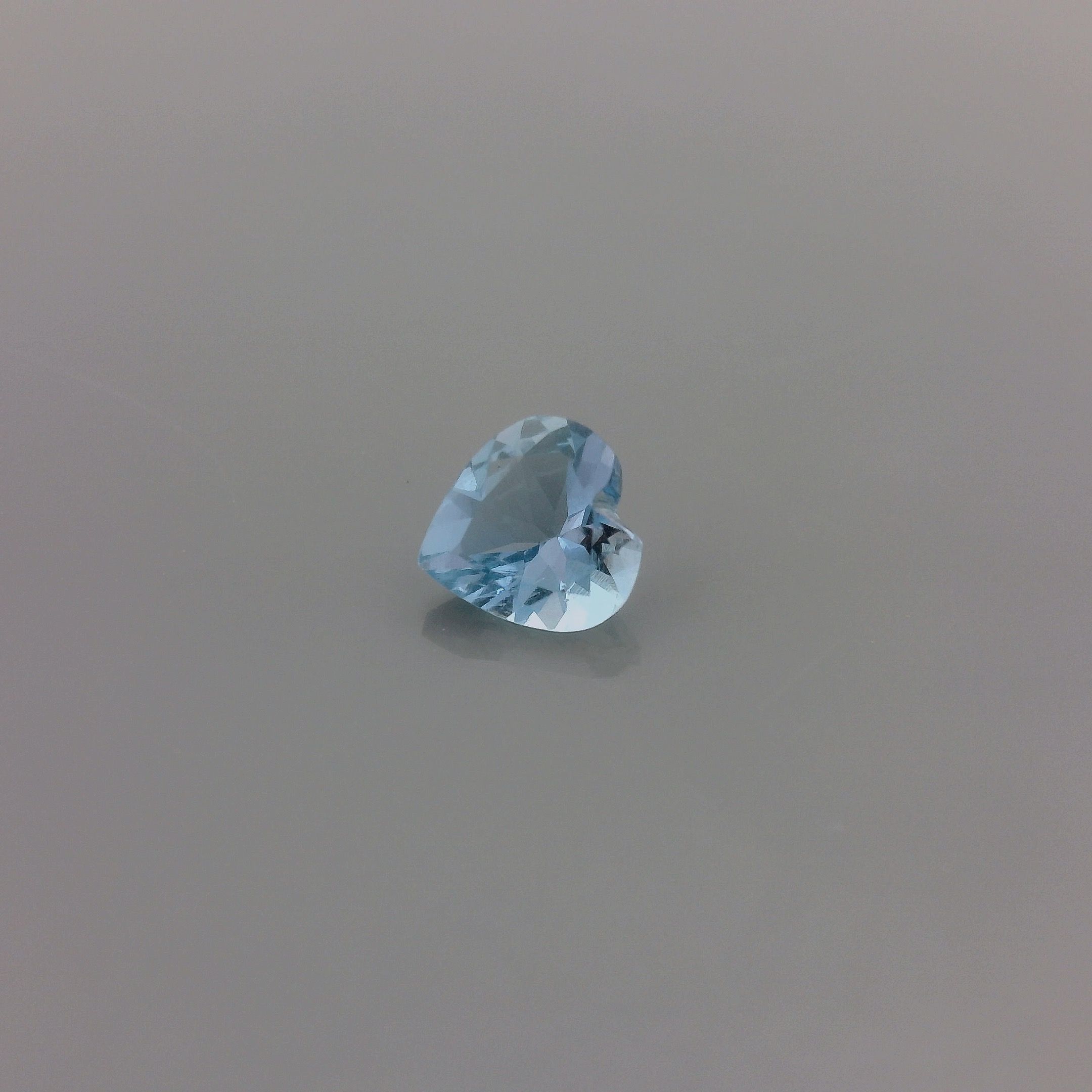 0.35 ct Heart Blue Natural Aquamarine