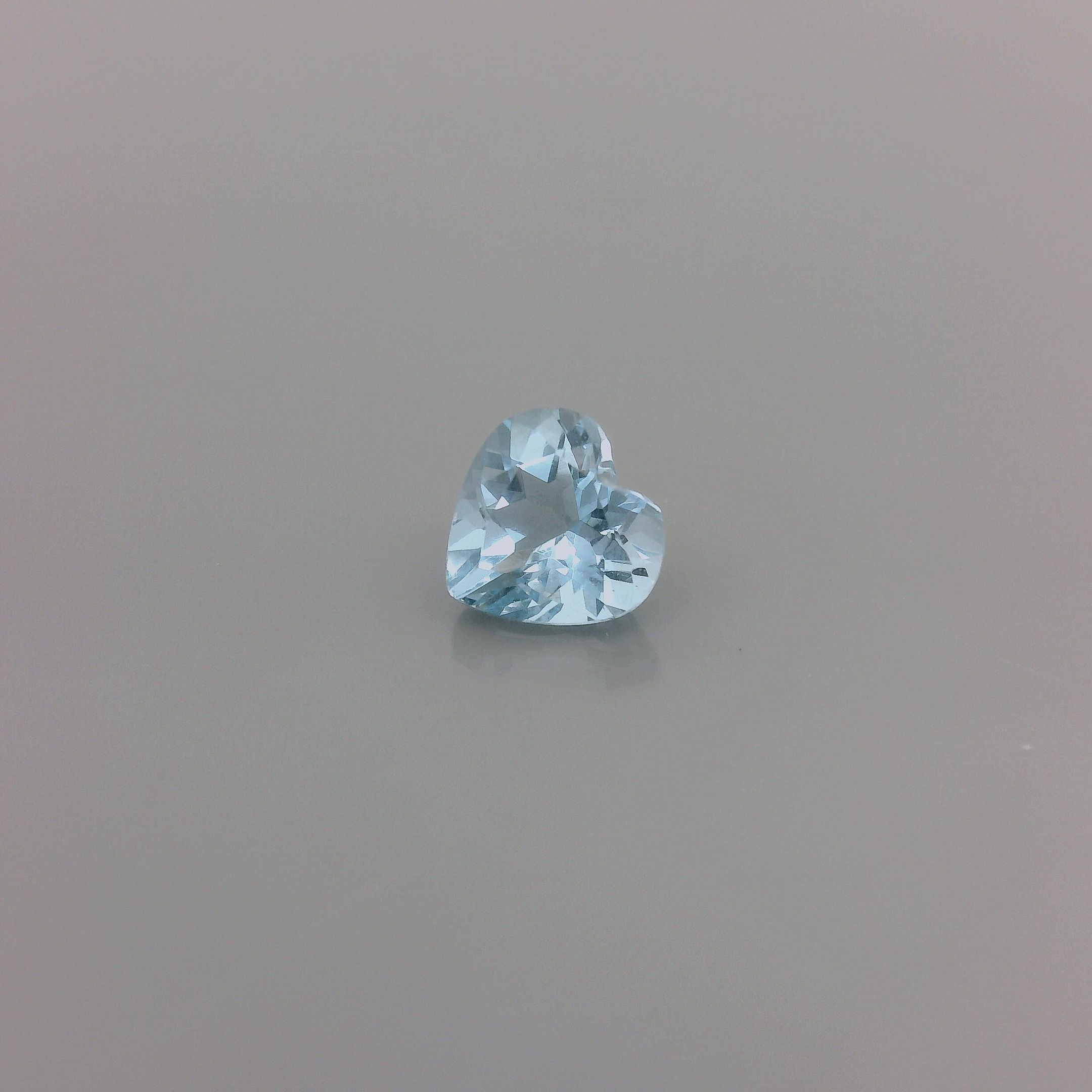 0.44 ct Heart Blue Natural Aquamarine