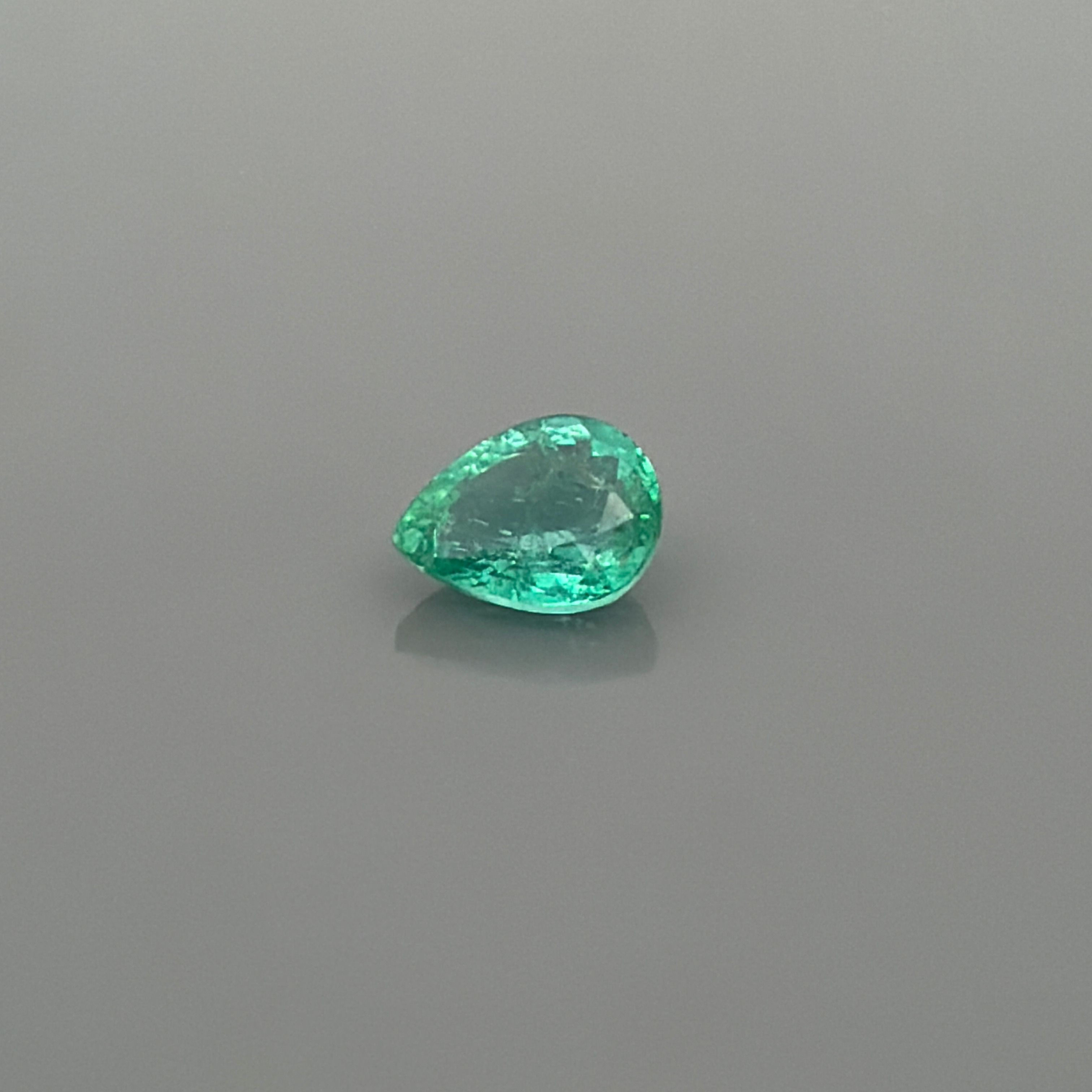 1.16 ct Pear Green Natural Emerald