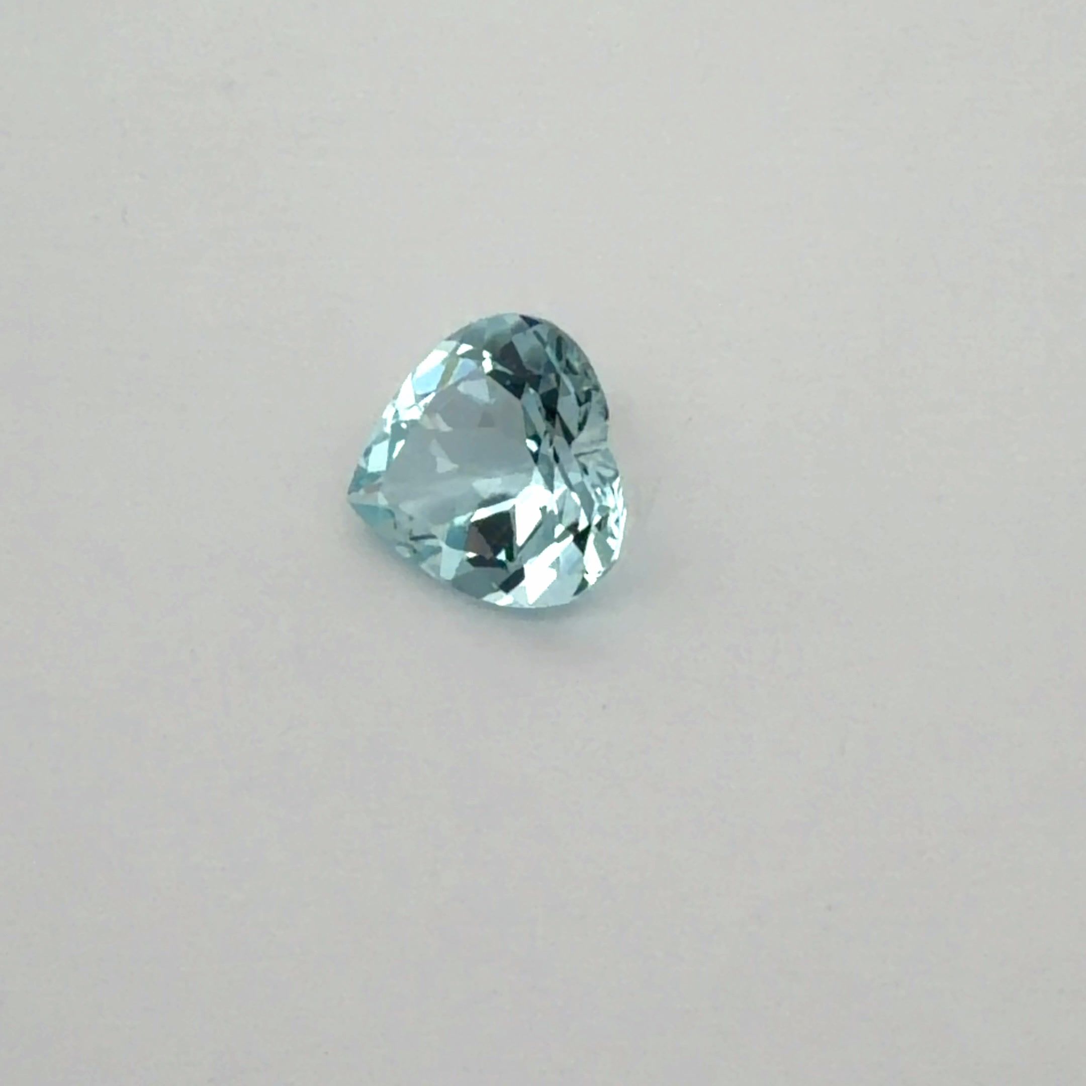 1.57 ct Heart Blue Natural Aquamarine