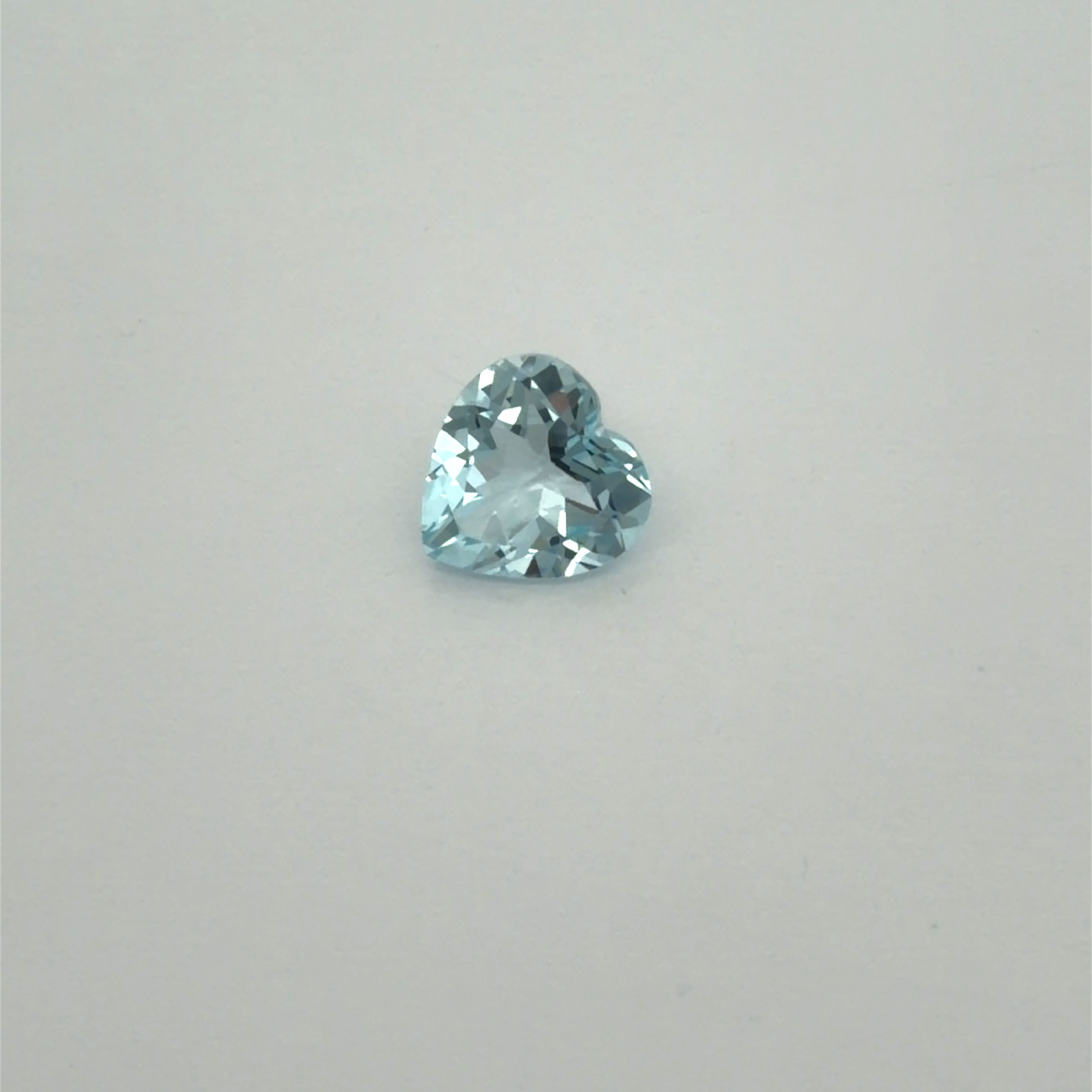 1.58 ct Heart Blue Natural Aquamarine