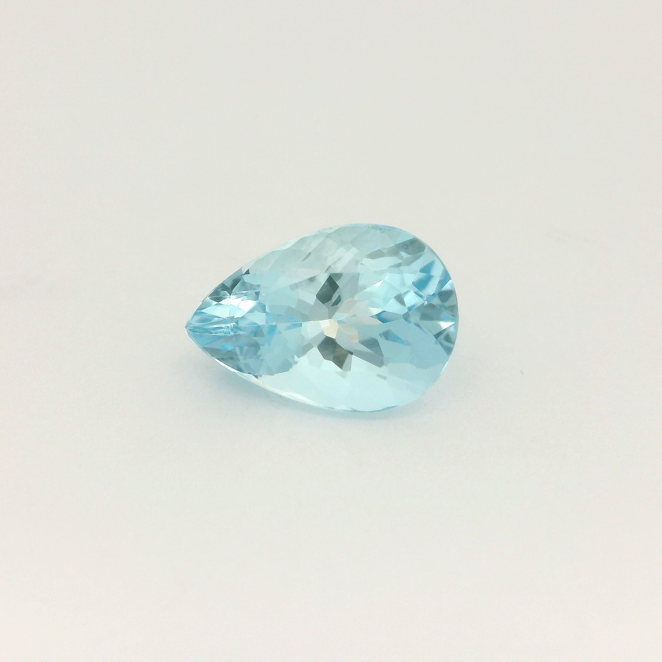 2.57 ct Pear Blue Natural Aquamarine