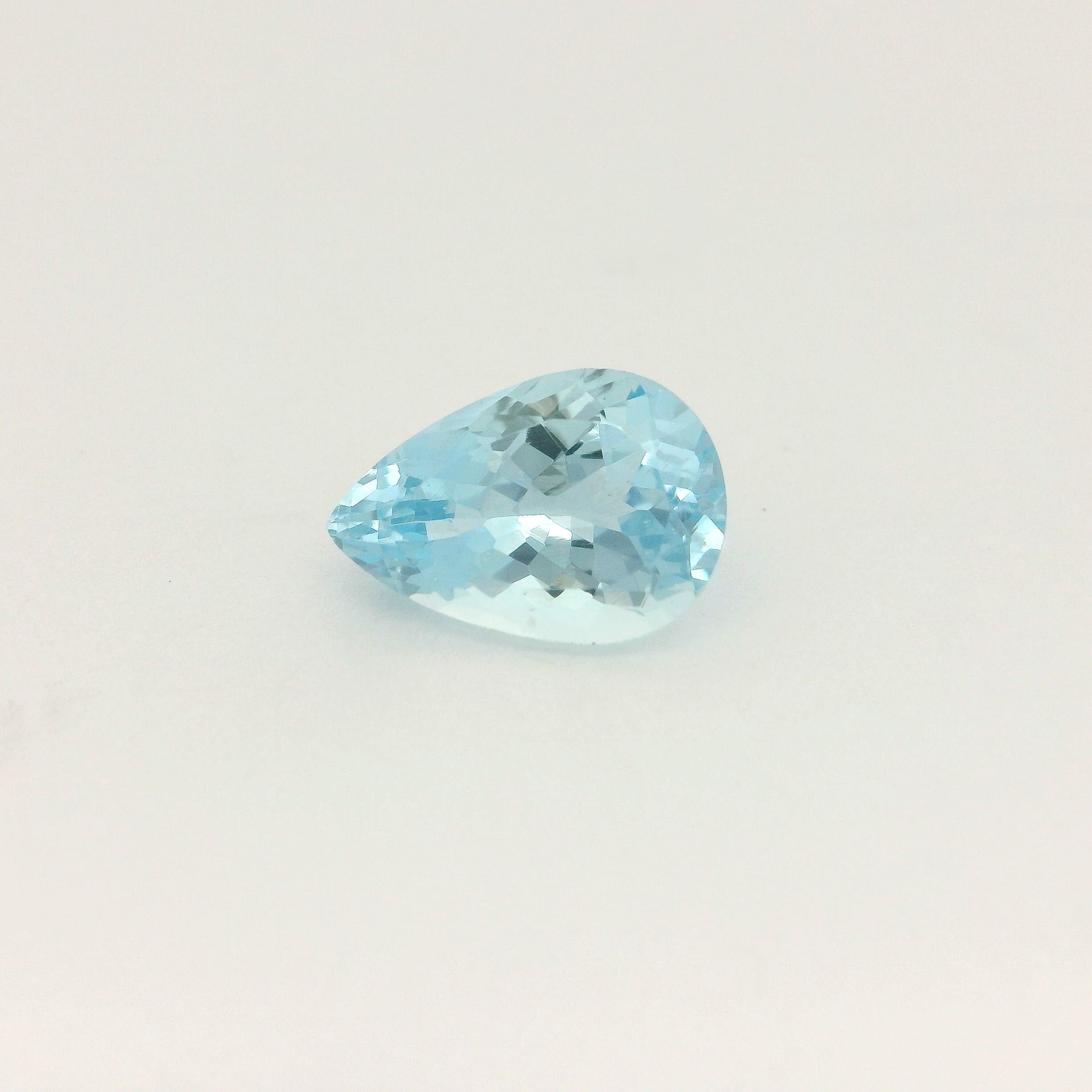 1.87 ct Pear Blue Natural Aquamarine