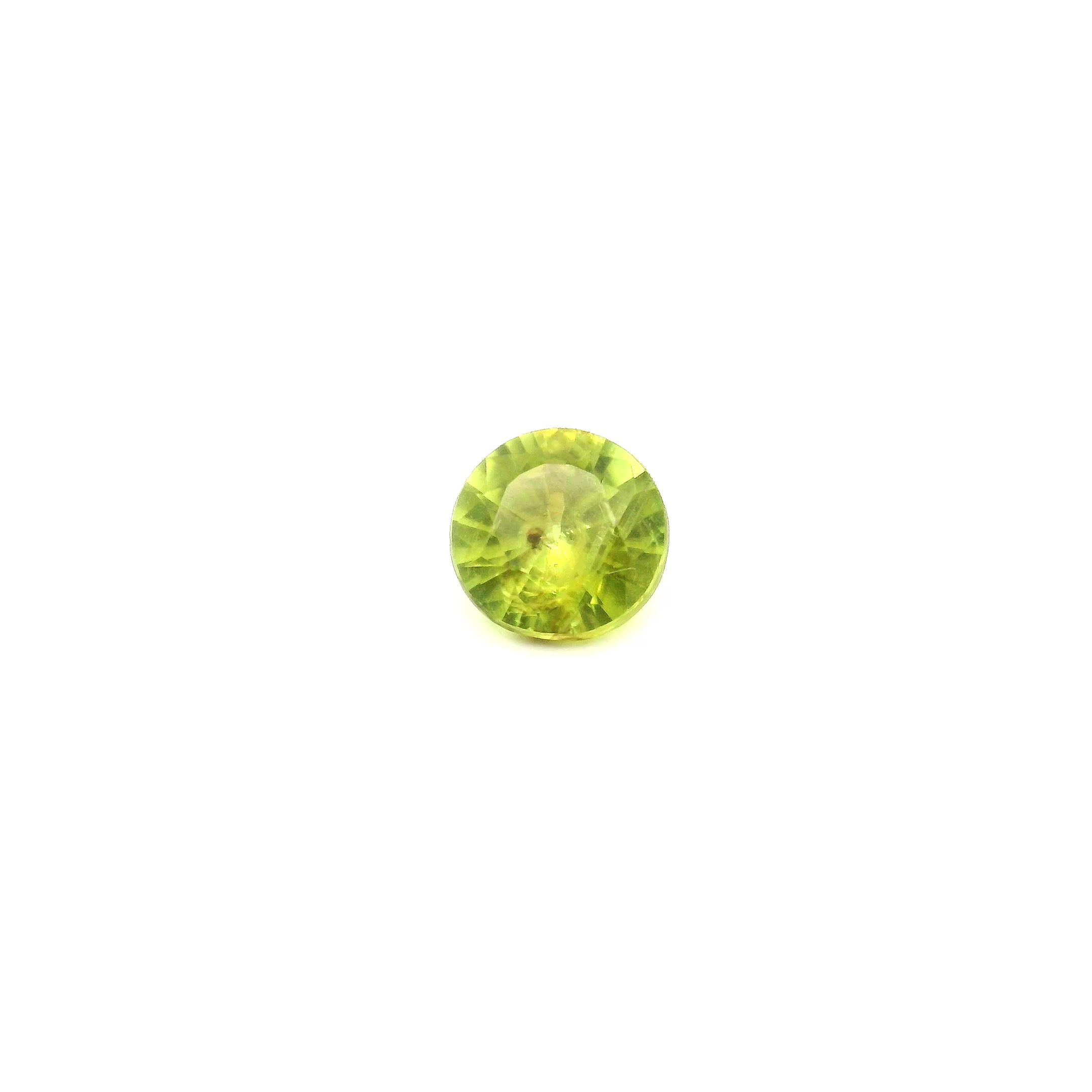 0.63 ct Round Green Natural Sapphire
