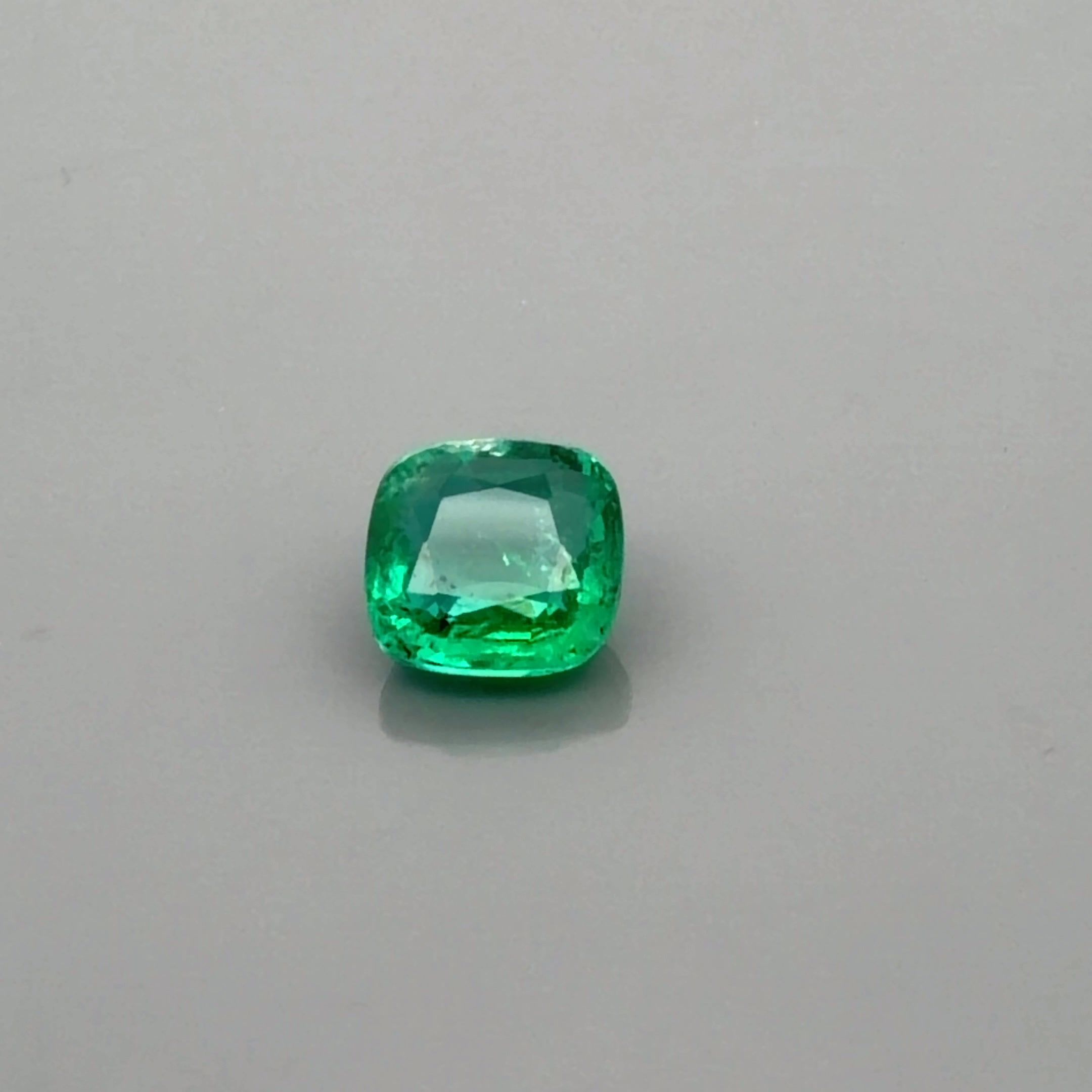 2.82 ct Cushion Green Natural Emerald