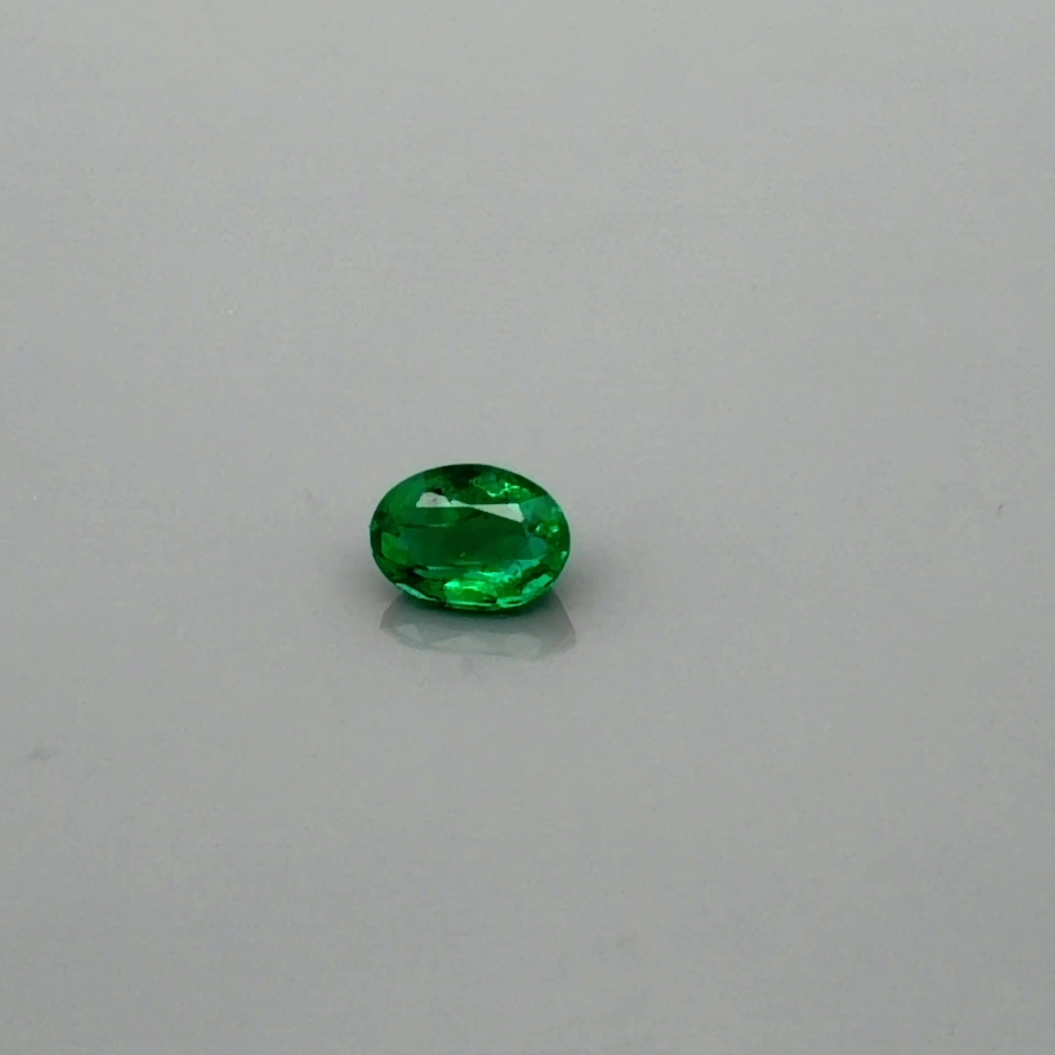 0.76 ct Oval Green Natural Emerald