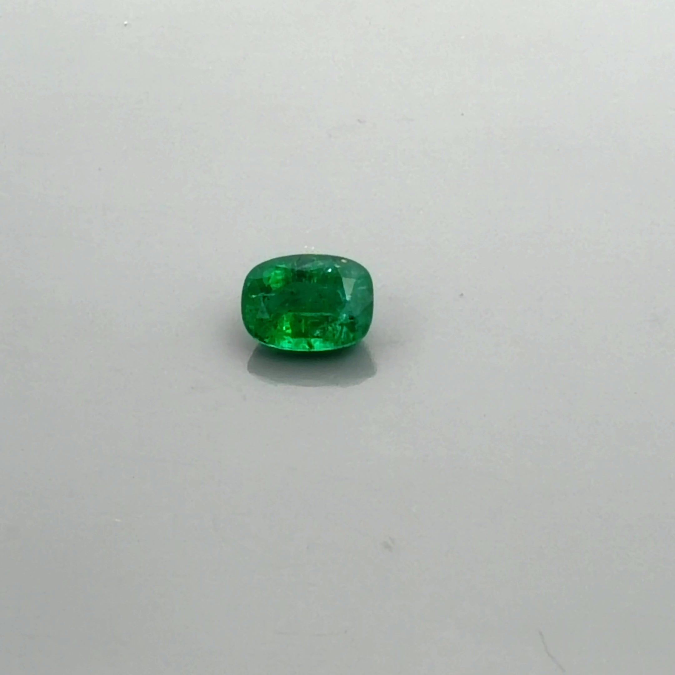 0.95 ct Cushion Green Natural Emerald