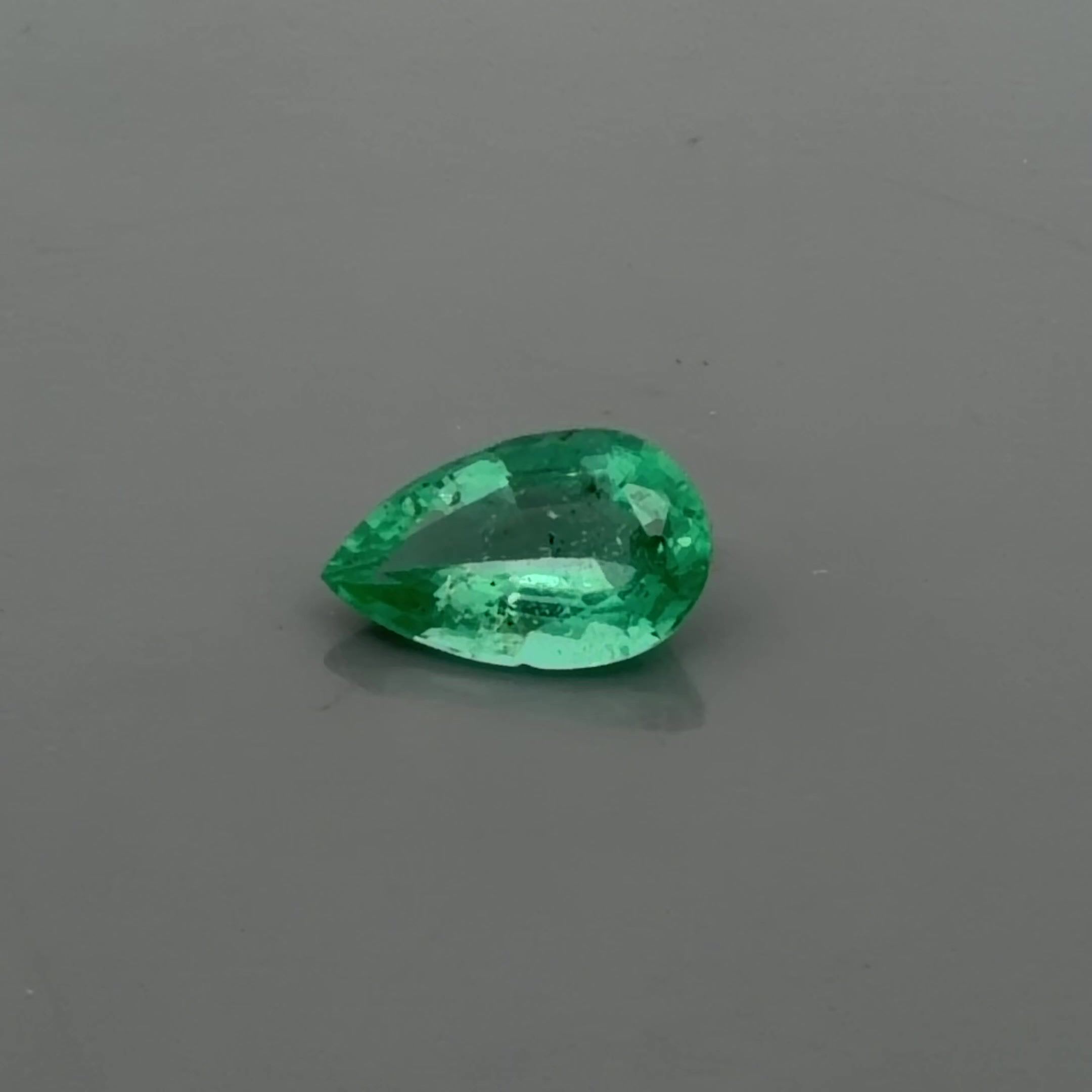 0.89 ct Pear Green Natural Emerald