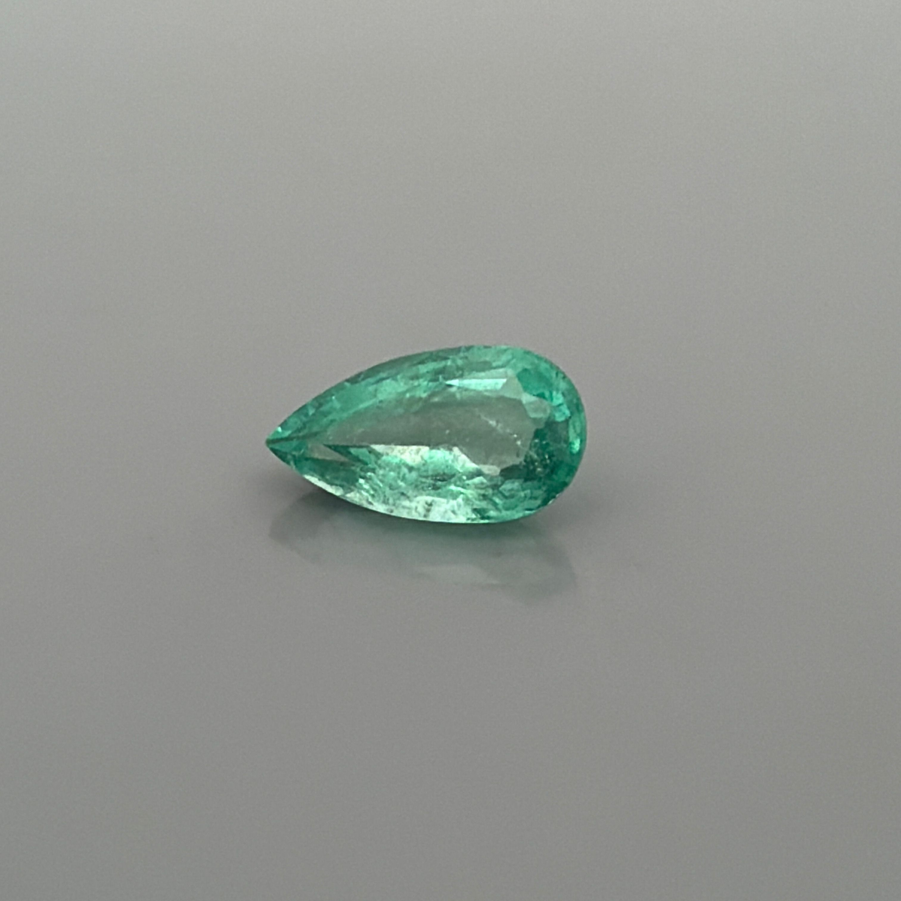 1.91 ct Pear Green Natural Emerald