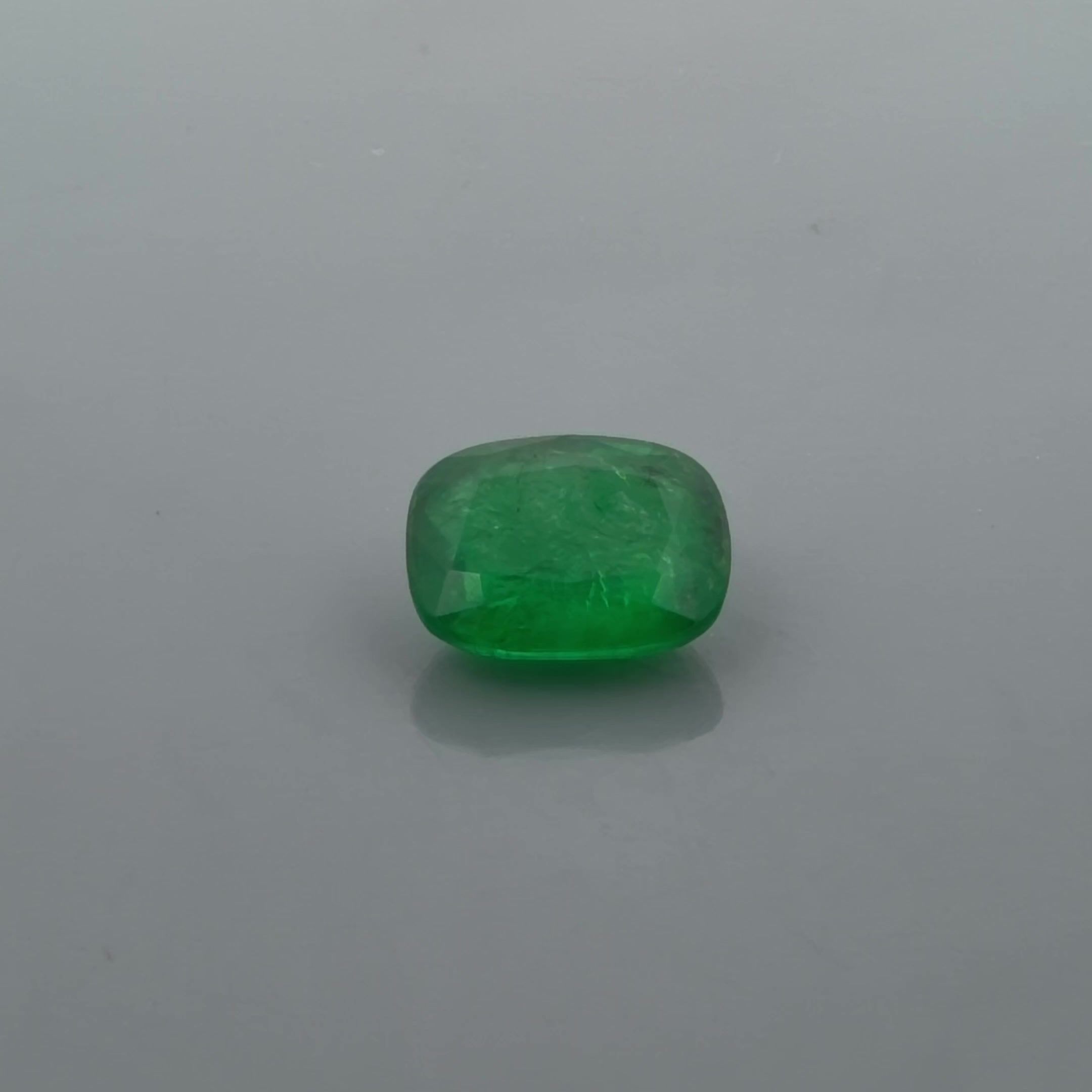 2.82 ct Cushion Green Natural Emerald