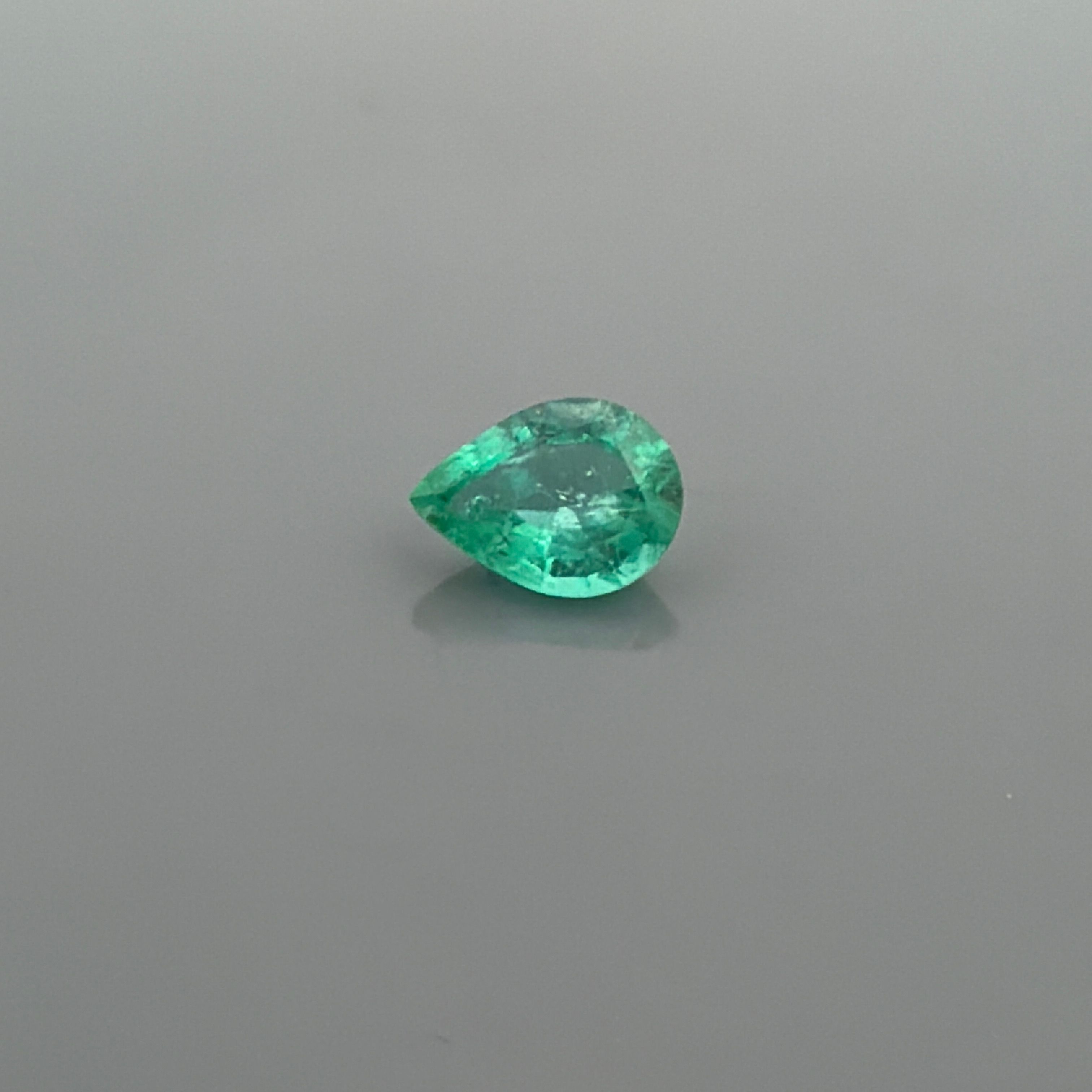 0.86 ct Pear Green Natural Emerald