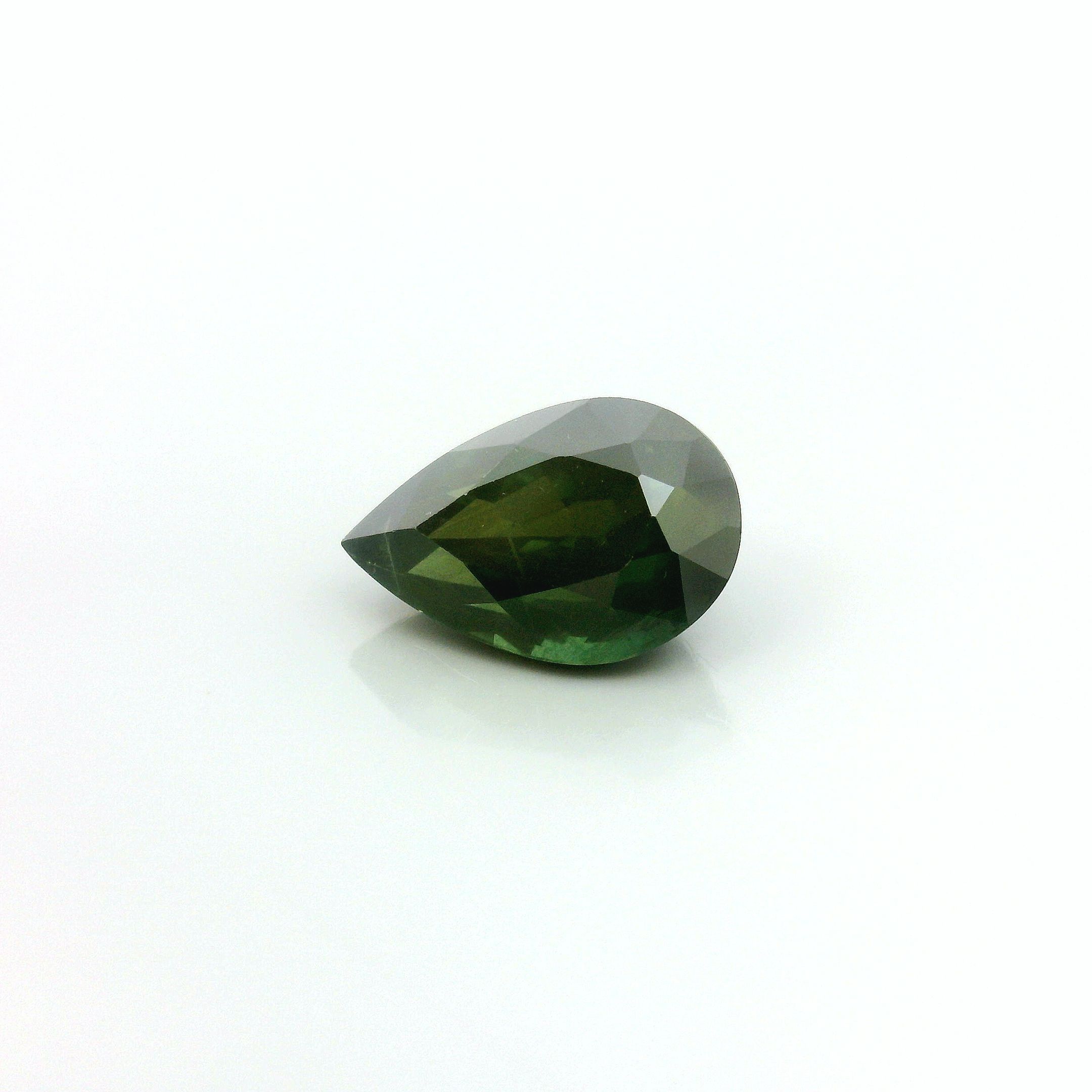 2.84 ct Pear Green Natural Sapphire