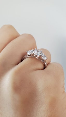 Dalia 3 stones