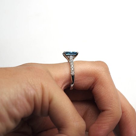 Cara Mid Ring with Lab Grown Diamond 2.01ct