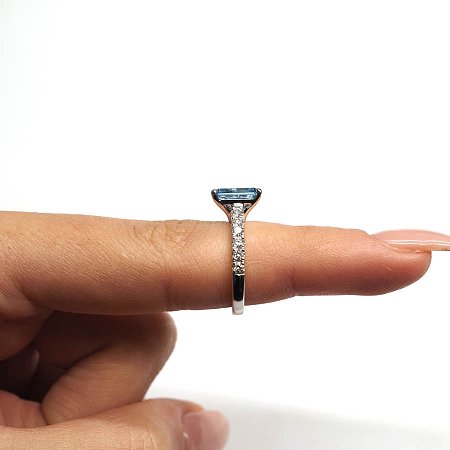 Cara Mid Ring with Lab Grown Diamond 2.01ct