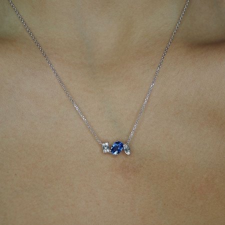 Diamond Necklace with Natural Diamonds and Natural Blue Sapphire