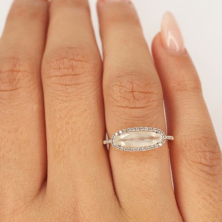 Preset Ring with Natural Diamonds and Natural Moon Stone