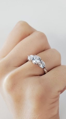 Dalia 3 stones