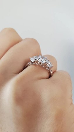 Dalia 3 stones