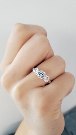 Dalia 3 stones