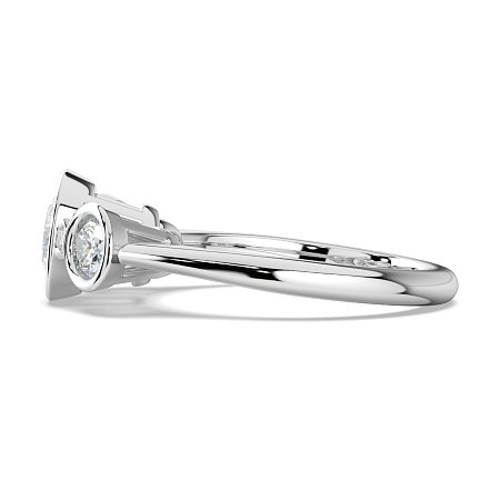 Selena 3 Stones Oval