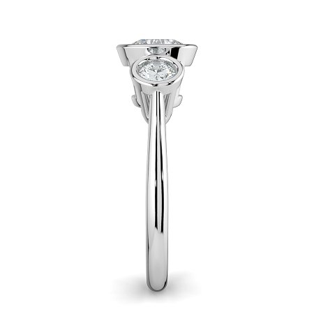 Selena 3 Stones Oval