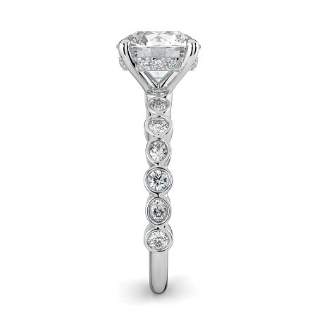 Cara 4 Claws with Oval and Round Diamonds on Band