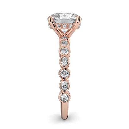 Cara 4 Claws with Oval and Round Diamonds on Band