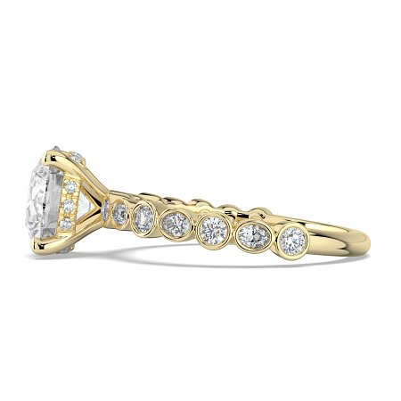 Cara 4 Claws with Oval and Round Diamonds on Band