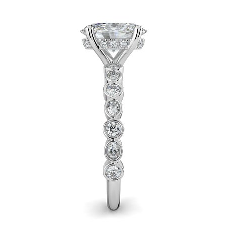 Cara 4 Claws with Oval and Round Diamonds on Band
