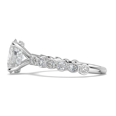 Cara 4 Claws with Oval and Round Diamonds on Band