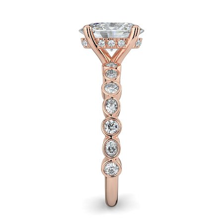 Cara 4 Claws with Oval and Round Diamonds on Band