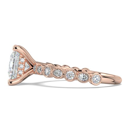 Cara 4 Claws with Oval and Round Diamonds on Band