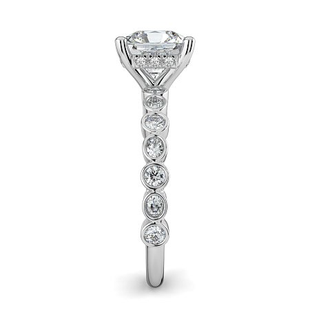 Cara 4 Claws with Oval and Round Diamonds on Band