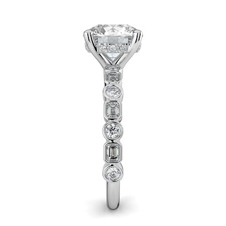 Cara 4 Claws with Emerald and Round Diamonds on Band