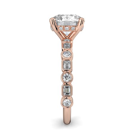 Cara 4 Claws with Emerald and Round Diamonds on Band