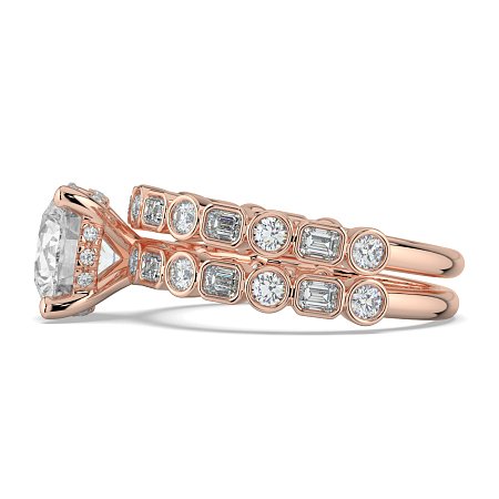 Cara 4 Claws with Emerald and Round Diamonds on Band