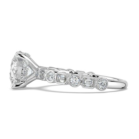 Cara 4 Claws with Emerald and Round Diamonds on Band