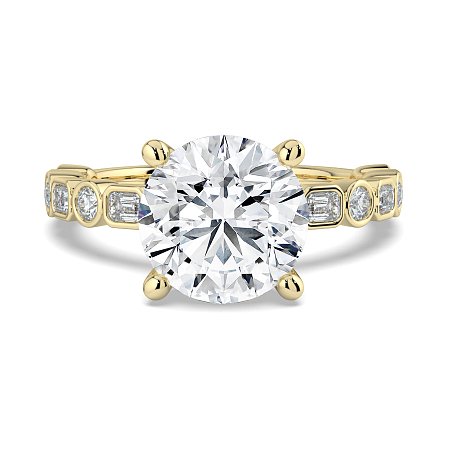 Cara 4 Claws with Emerald and Round Diamonds on Band