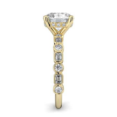 Cara 4 Claws with Emerald and Round Diamonds on Band
