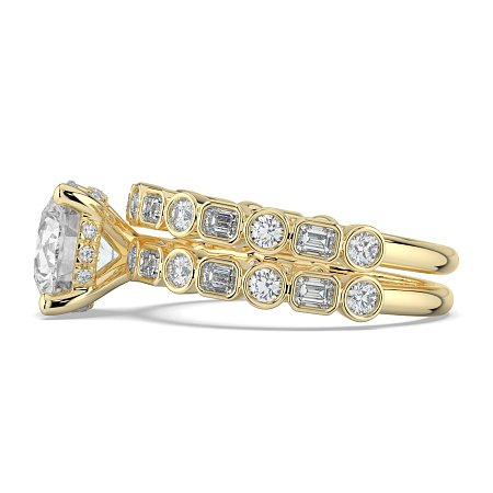 Cara 4 Claws with Emerald and Round Diamonds on Band