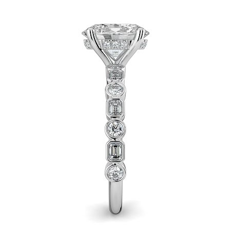Cara 4 Claws with Emerald and Round Diamonds on Band