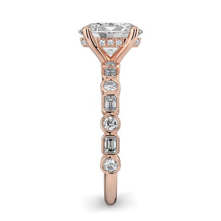 Cara 4 Claws with Emerald and Round Diamonds on Band