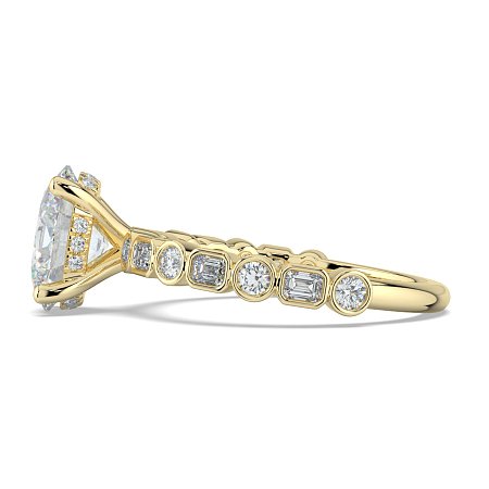 Cara 4 Claws with Emerald and Round Diamonds on Band