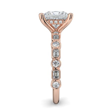 Cara 4 Claws with Emerald and Round Diamonds on Band