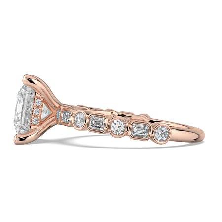 Cara 4 Claws with Emerald and Round Diamonds on Band
