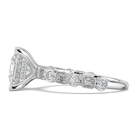 Cara 4 Claws with Emerald and Round Diamonds on Band