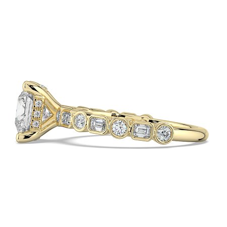 Cara 4 Claws with Emerald and Round Diamonds on Band