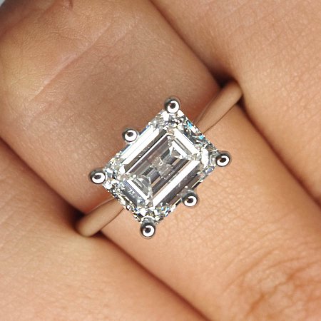 Dalia Ring with Emerald Lab Grown Diamond 2.57ct